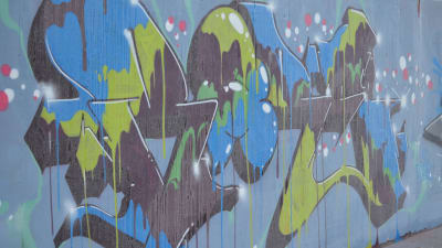 Graffiti på konststaket i Myrbacka