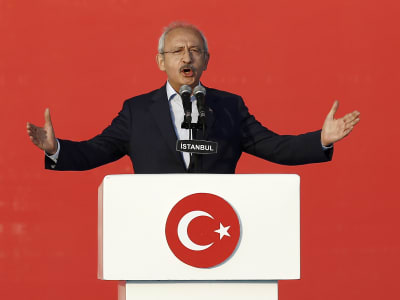 Oppositionsledaren Kemal Kilicdaroglu anklagar presidenten och regeringen för att ha känt till kupplanerna i förväg