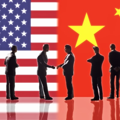 Animerad bild – USA och Kina möts, personer skakar hand.