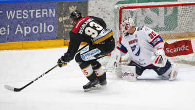 Kristian Vesalainen gör mål mot HIFK.