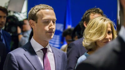Mark Zuckerberg lämnar Europaparlamentet efter att ha grillats med svåra frågor.