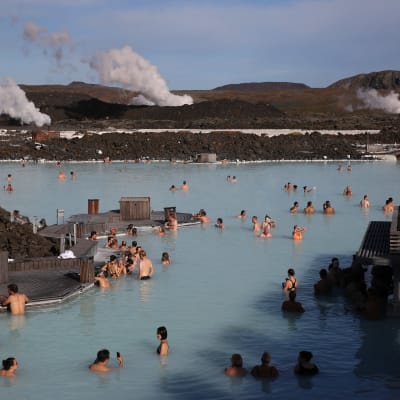 Blue Lagoon -kylpylä on yksi Islannin suosituimmista turistikohteista. 