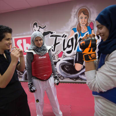 Lina Khalifeh korrigerar vid behov sina elevers rörelser