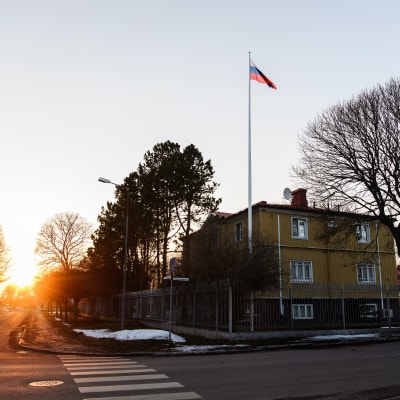 Venäjän-konsulaatti Maarianhaminassa kevätpäivänä.