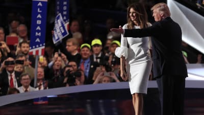 Donald Trump introducerar Melania Trump under republikanernas partikonvent.