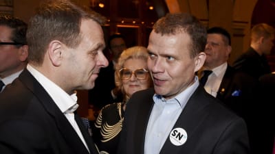 Jan Vapaavuori och Petteri orpo på Sauli Niinistös valvaka.