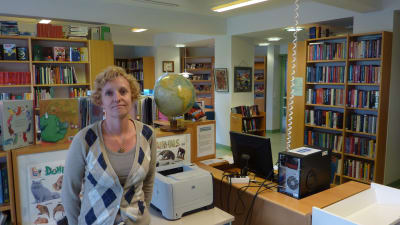 Heidi Enberg i Tenala filialbibliotek