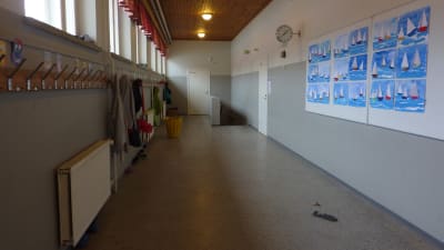 Skolkorridor i Kyrkfjärdens skola, gamla delen.