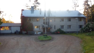 Ett hus i Leksvall som är servicehemmet Attendo Rosinne.
