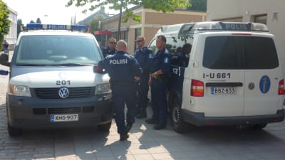Polisens närvaro var en av faktorerna att regattan hölls lugn.