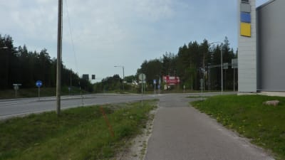 Korsningen mellan Tynnismalm och riksväg 25 i Lojo
