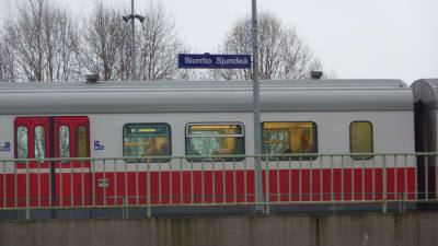 Y-tåget vid Sjundeå station.