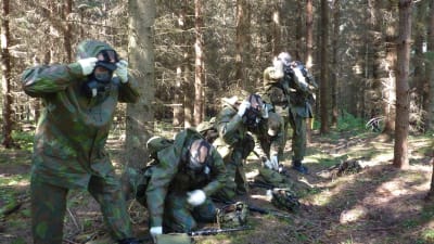 Skyddsutbildning för rekryter  vid Nylands brigad.