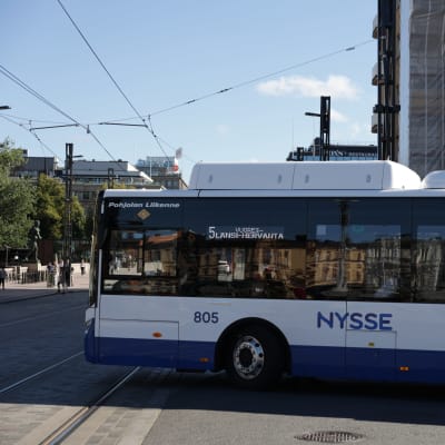 Nyssen bussi Tampereen Keskustorilla.
