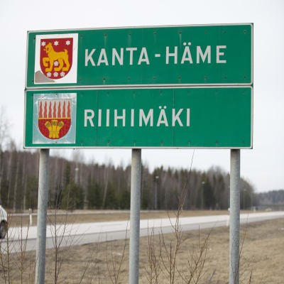 Kanta-Hämeen ja Riihimäen rajakyltti Uudenmaan ja Kanta-Hämeen rajalla 3. tien varrella.
