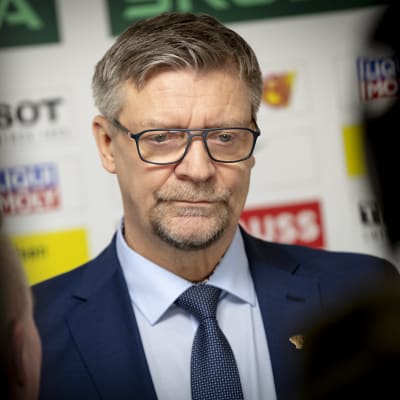 Jukka Jalonen median haastattelualueella.