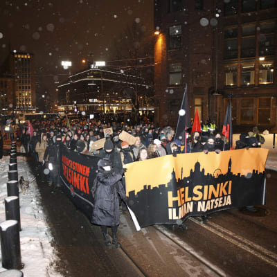 Helsinki ilman natseja -mielenosoitus kulki Helsingin keskustassa.
