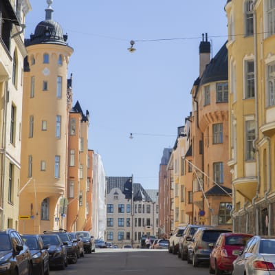 Jugendtyylisiä rakennuksia Helsingin Katajanokan Luotsikadulla.