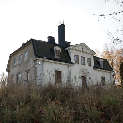 Birger Federleyn suunnittelema kartano Niemenrannassa. 