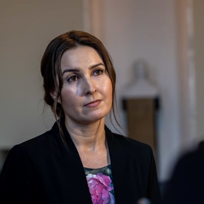 Keskustan eduskuntaryhmän puheenjohtaja Eeva Kalli Eduskunnan Valtiosalissa välikysymysäänestyksen jälkeen11.11.2022.