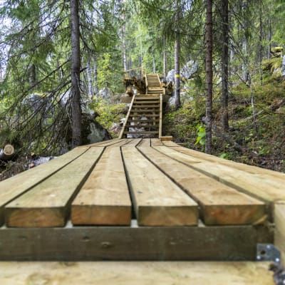 Tahkon luontopolun kävelyreittiä rakennetaan
