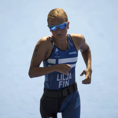 Liisa Lilja kuvattuna Rion paralympialaisten triathlonissa 2016.