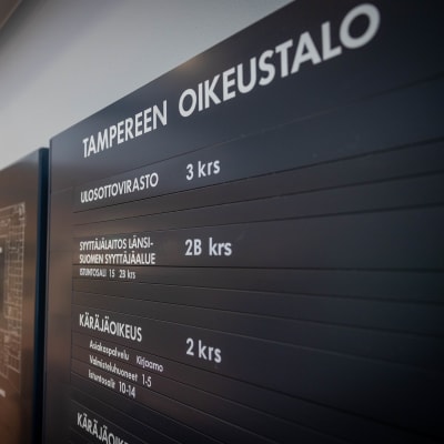 Tampereen oikeustalon ilmoitustaulu
