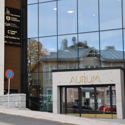 Huvudingången till Aurum.