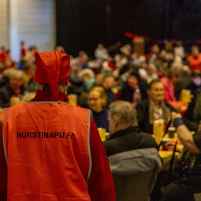 Veikko ja Lahja Hurstin Laupeudentyön järjestämä yksinäisten ja vähävaraisten joulujuhla järjestettiin 2022 jouluaattona Helsingin Messukeskuksessa.