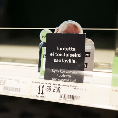  Lasten kipu- ja kuumeenhoitolääkkeissä on apteekeissa ollut saatavuuspulaa, tyhjä hylly Hämeenkadun Yliopiston Apteekissa.