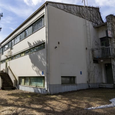 Ränsistynyt asuntohotelli.