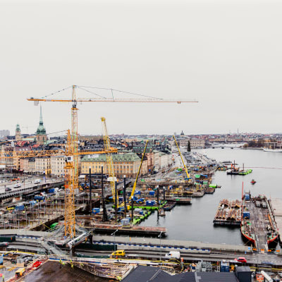 Den enorma byggarbetsplatsen vid Slussen i Stockholm.