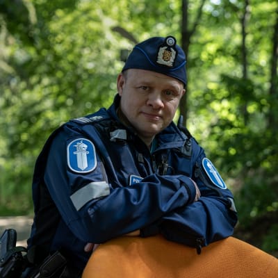 Hannu Väänänen, Komisario. Nojaa 8 minuuttia -ohjelman tuolia. Otaniemi, Espoo.