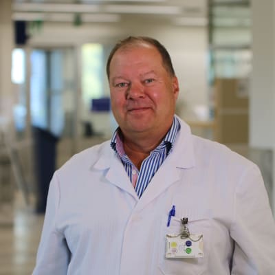 Lapin keskussairaalan infektioylilääkäri Markku Broas