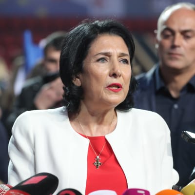 Bild på georgiska presidentkandidaten Salome Zurabishvili.