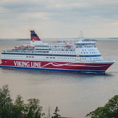 Autolautta Viking Gabriella merellä.