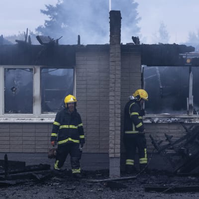 14.09.2022 sattunut tulipalo Nilsiän keskustaalueella, jossa paloi kokonaan 11 asuntoinen rivitaloyhtiö. Pelastuslaitos paikalla sammutamassa.
