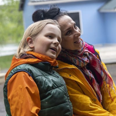 Viljami Varis ja Ulla Antikainen harjoittelemassa kesäteatteri esitystä Siilinjärvellä