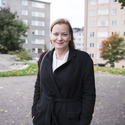 Feministisen puolueen puheenjohtaja Katju Aro.