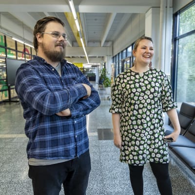 Oulun yliopiston opiskelijat Iikka Kokkoniemi ja Lotta Leinonen