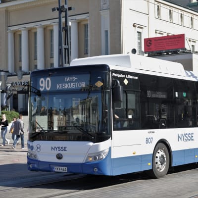Nyssen bussi Tampereen keskustorilla.