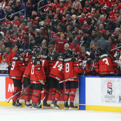 Kanadas JVM-lag under matchen mot Finland.