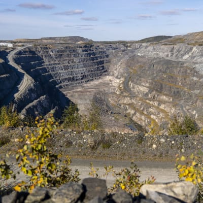 Yaran Siilinjärvellä sijaitseva valtava kaivos "kuoppa" josta louhitaan kiviainesta, josta saadaan valmistettua lannoitteeseen tarvittavia aineksia.