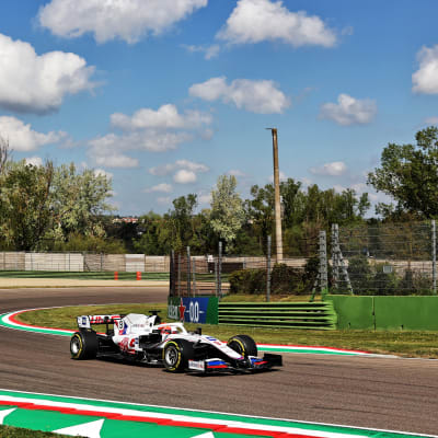 Nikita Mazepin kör i Imola.