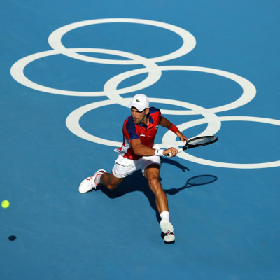 Novak Djokovic lyö palloa