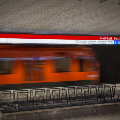 liikkuva metro Matinkylän asemalla