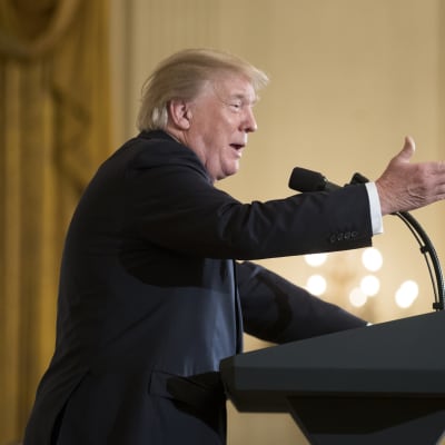 Donald Trump talar i Vita huset till amerikanska borgmästare