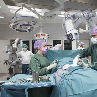 Neurokirurgian mullistavaa teknologiaa testataan Töölön sairaalassa