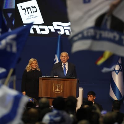 Israels långvarigaste premiärminister Benjamin Netanyahu jublade över sin seger, som ändå inte resulterade i en majoritet i parlamentet.