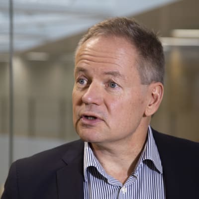 Aalto-yliopiston kauppakorkeakoulun rahoituksen professori Vesa Puttonen.